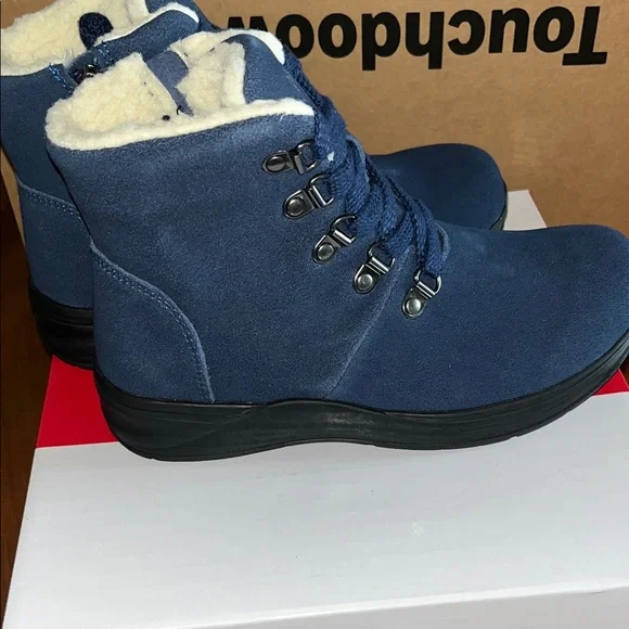 Nwt Propet Women's Navy Winter Boots - Picture 3 of 3